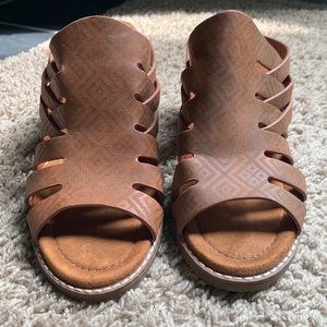 Brown Bearpaw Wedges size 10